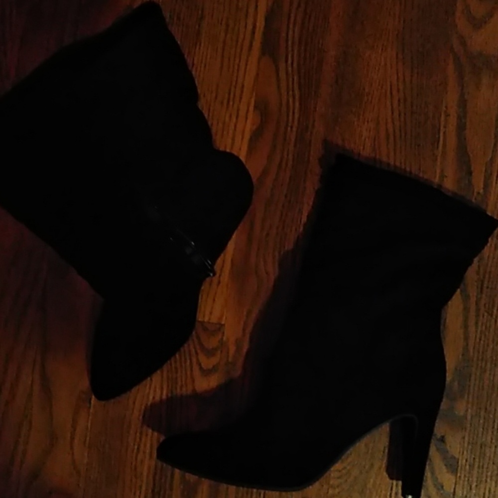 Heels - Picture 3 of 3